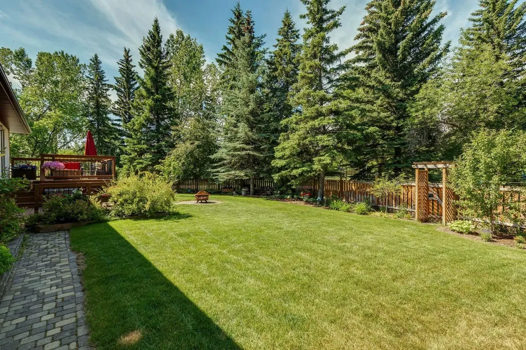 423 Canterbury Place SW Calgary AB T2W 2B6
