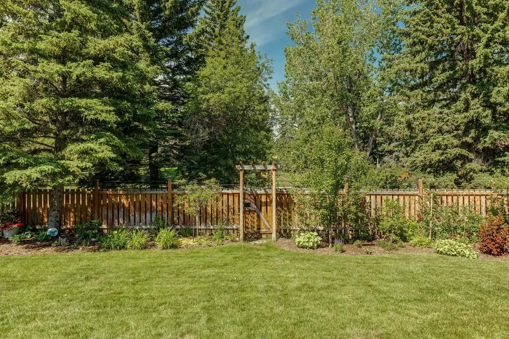423 Canterbury Place SW Calgary AB T2W 2B6
