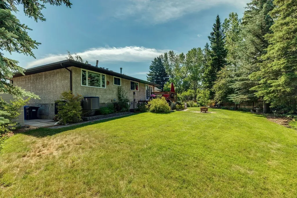 423 Canterbury Place SW Calgary AB T2W 2B6