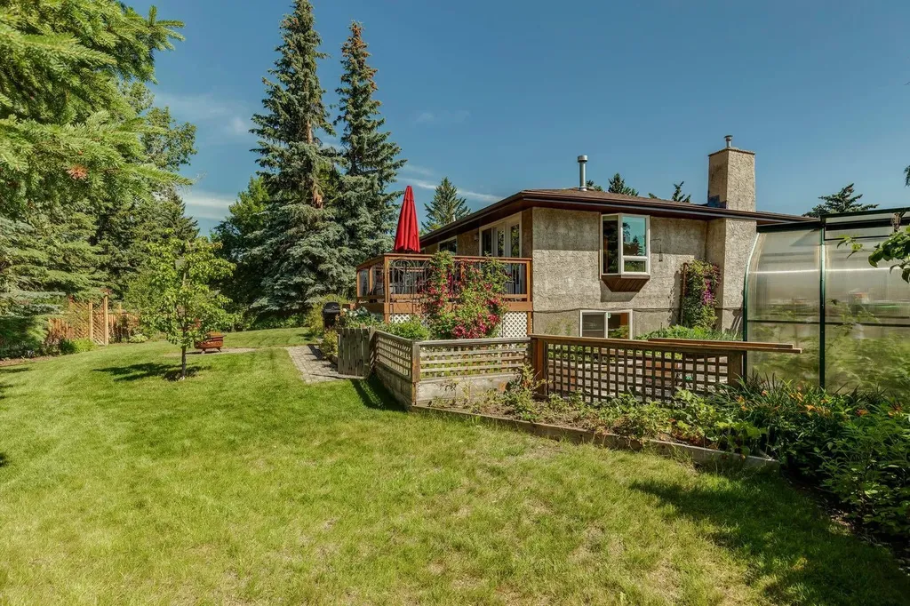 423 Canterbury Place SW Calgary AB T2W 2B6
