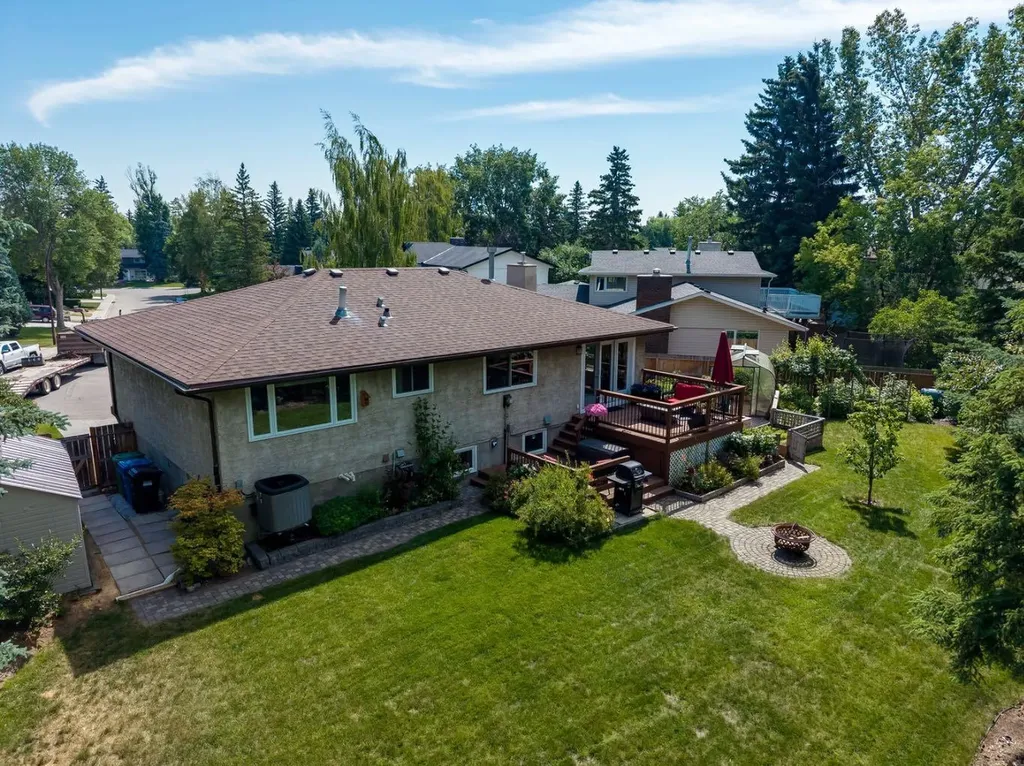 423 Canterbury Place SW Calgary AB T2W 2B6