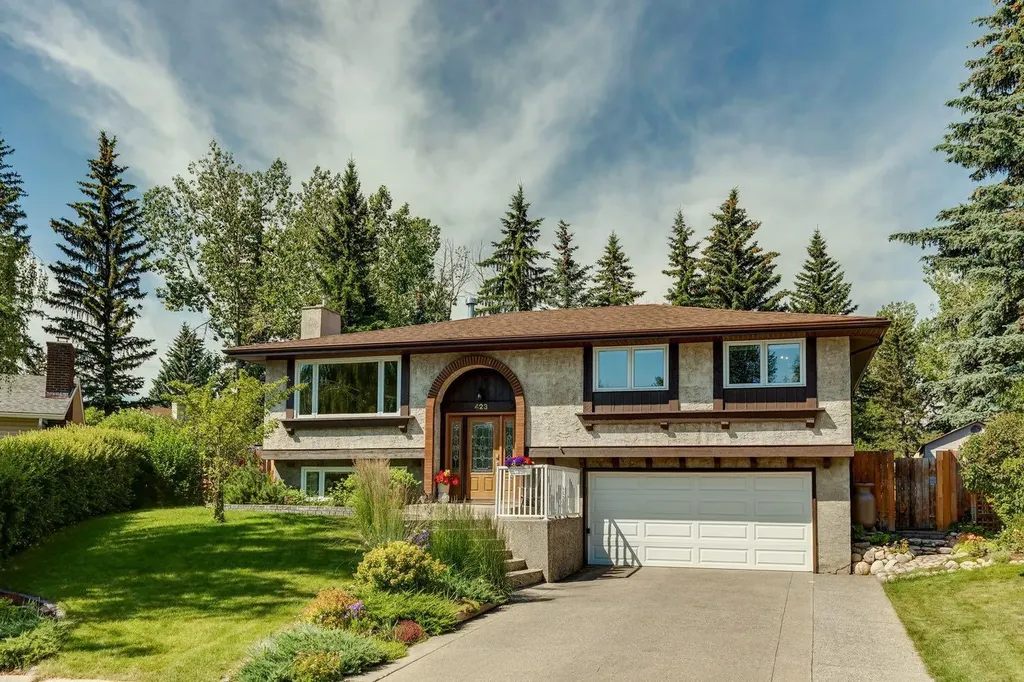 423 Canterbury Place SW Calgary AB T2W 2B6