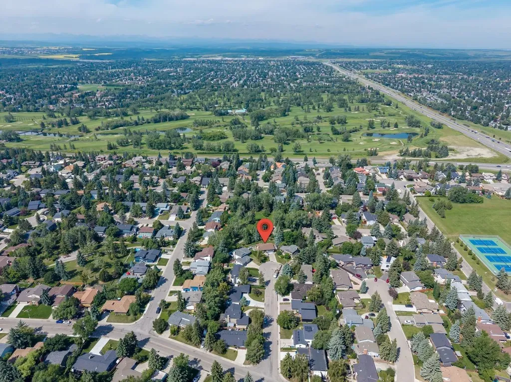 423 Canterbury Place SW Calgary AB T2W 2B6