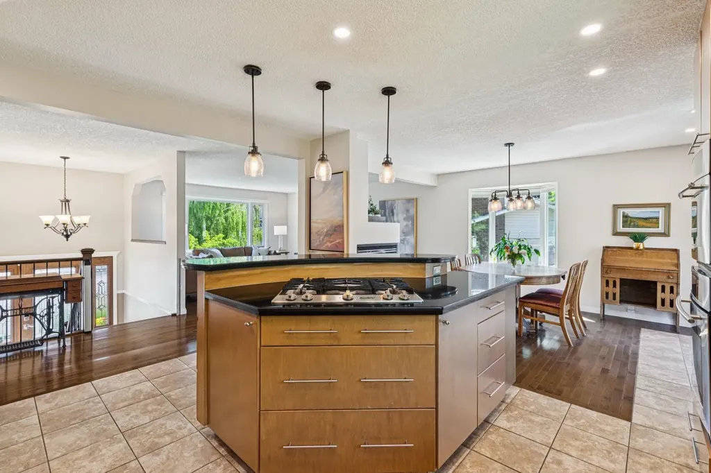 423 Canterbury Place SW Calgary AB T2W 2B6