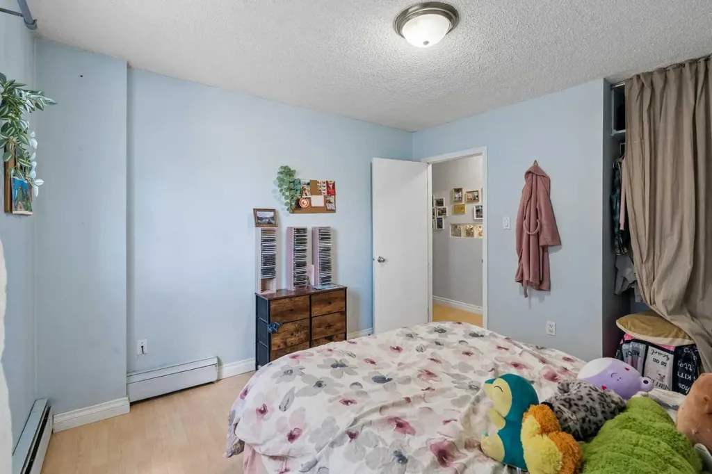 1824 11 Avenue SW Calgary AB T3C0N7