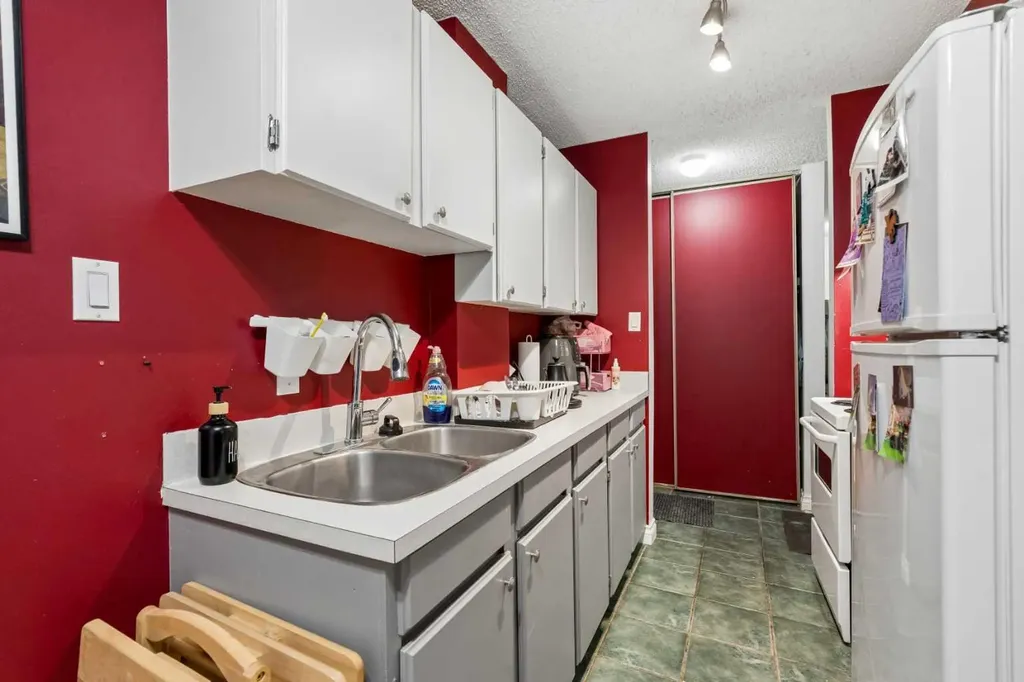 1824 11 Avenue SW Calgary AB T3C0N7