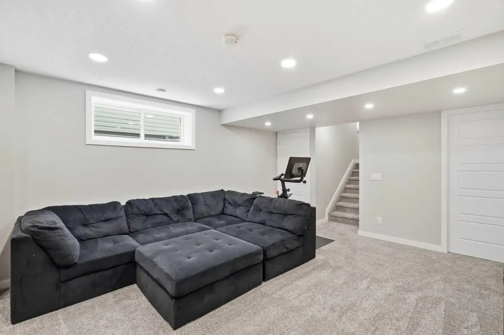 2518 Ravenswood View SE Airdrie AB T4A 0J7