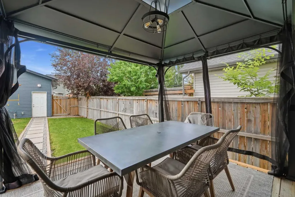 2518 Ravenswood View SE Airdrie AB T4A 0J7
