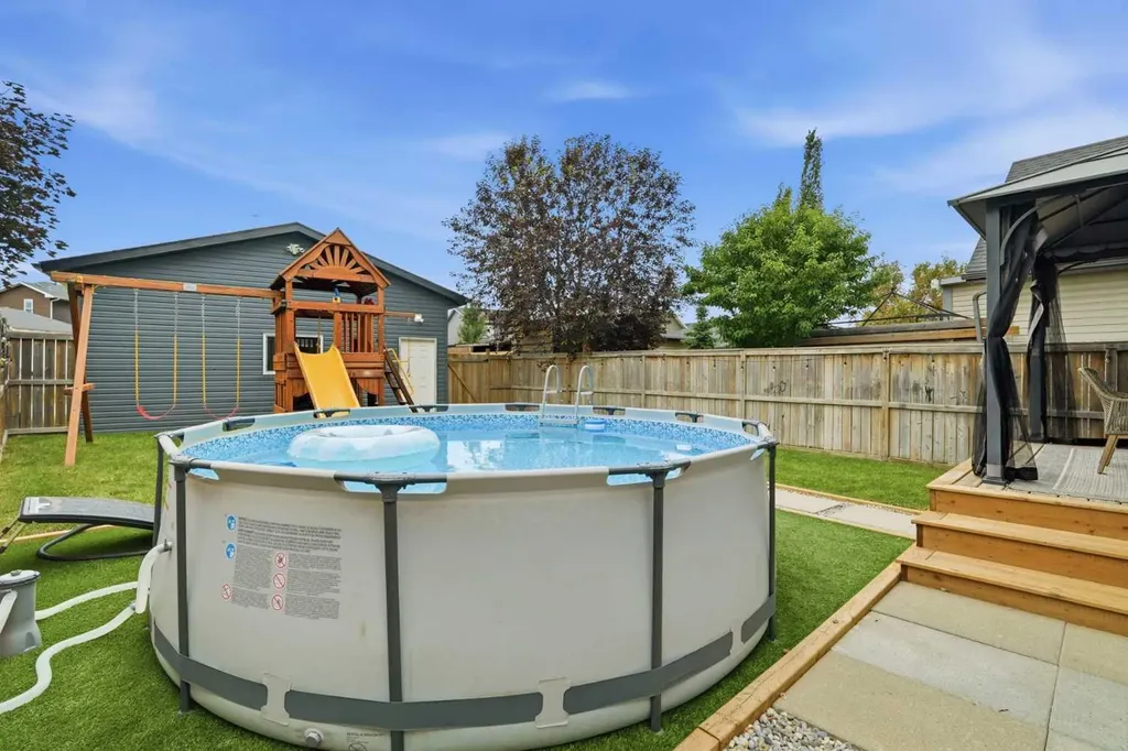 2518 Ravenswood View SE Airdrie AB T4A 0J7