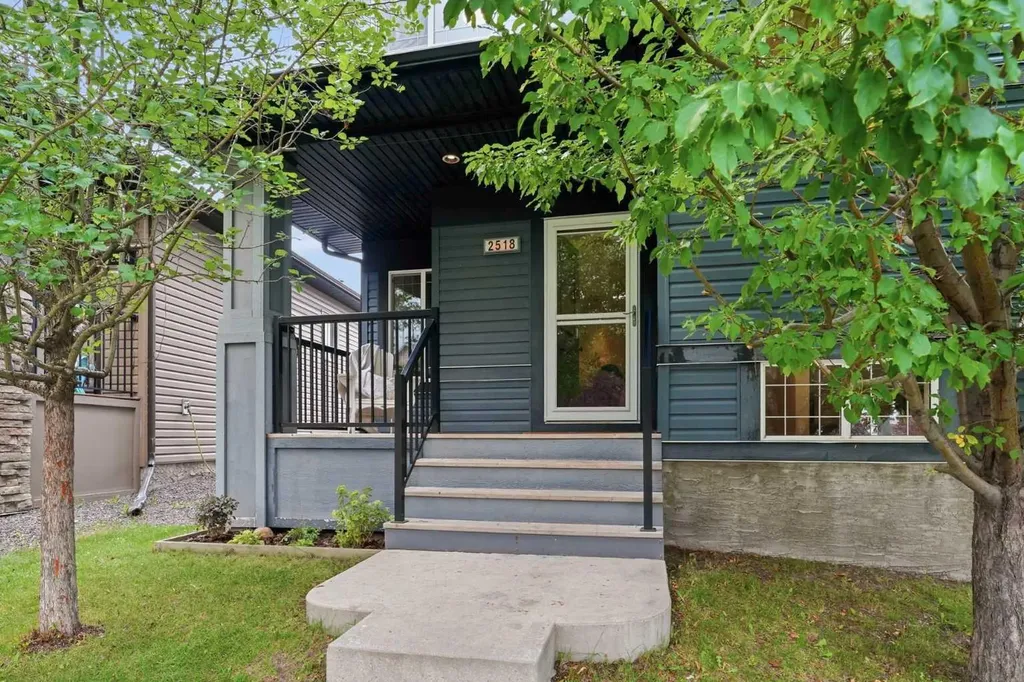 2518 Ravenswood View SE Airdrie AB T4A 0J7