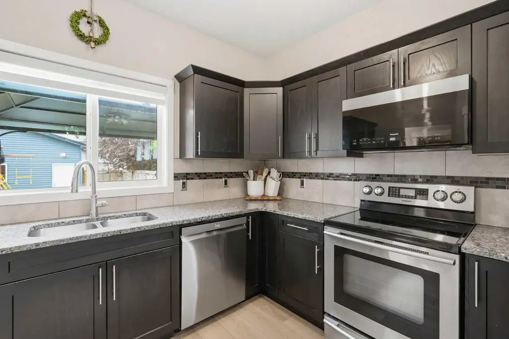 2518 Ravenswood View SE Airdrie AB T4A 0J7