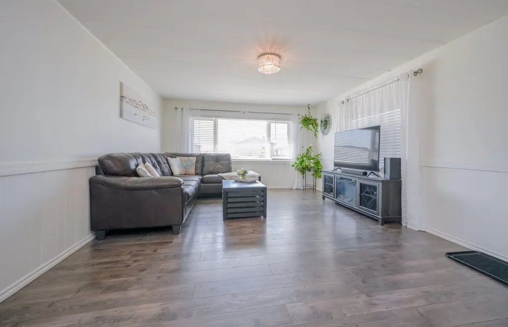 10615 88 Street Grande Prairie AB T8X 1P5