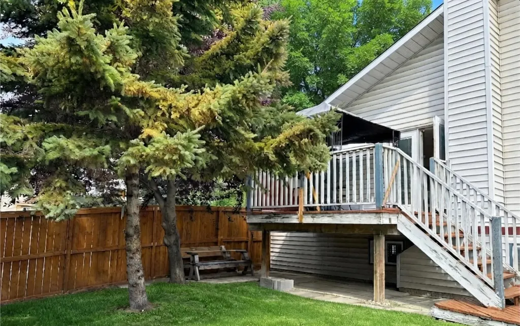 228 Erin Woods Drive SE Calgary AB T2B 3B9