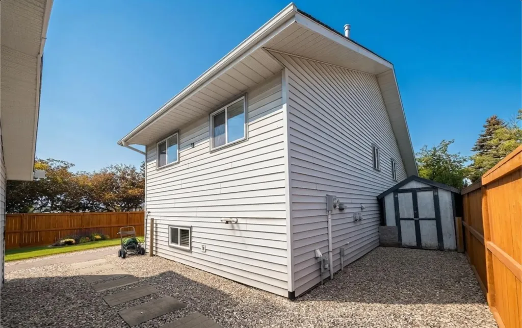228 Erin Woods Drive SE Calgary AB T2B 3B9