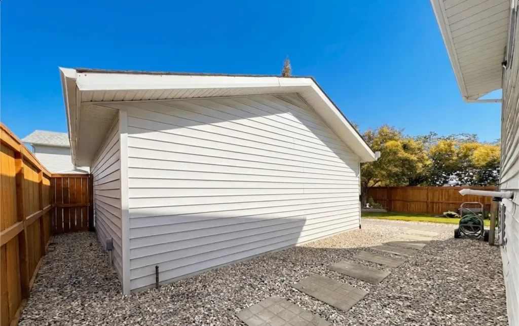 228 Erin Woods Drive SE Calgary AB T2B 3B9