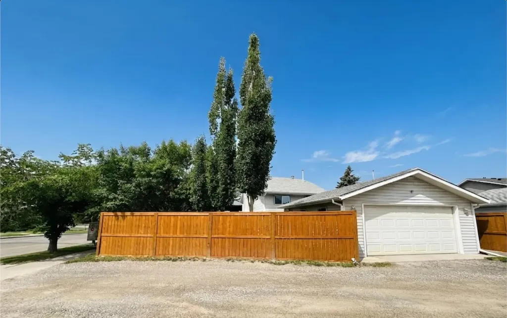 228 Erin Woods Drive SE Calgary AB T2B 3B9
