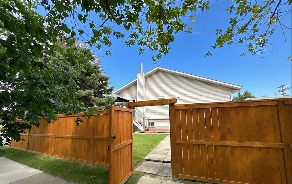 228 Erin Woods Drive SE Calgary AB T2B 3B9