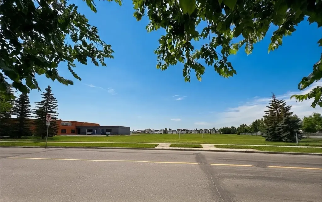 228 Erin Woods Drive SE Calgary AB T2B 3B9