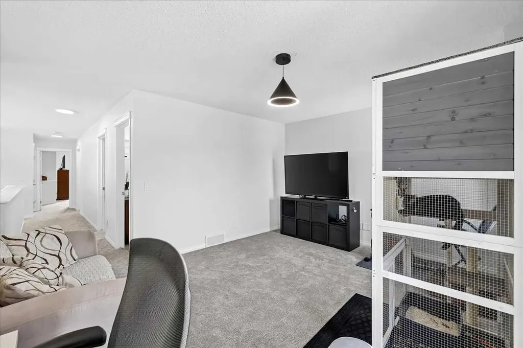 333 Bridleridge View SW Calgary AB T2Y 0E6