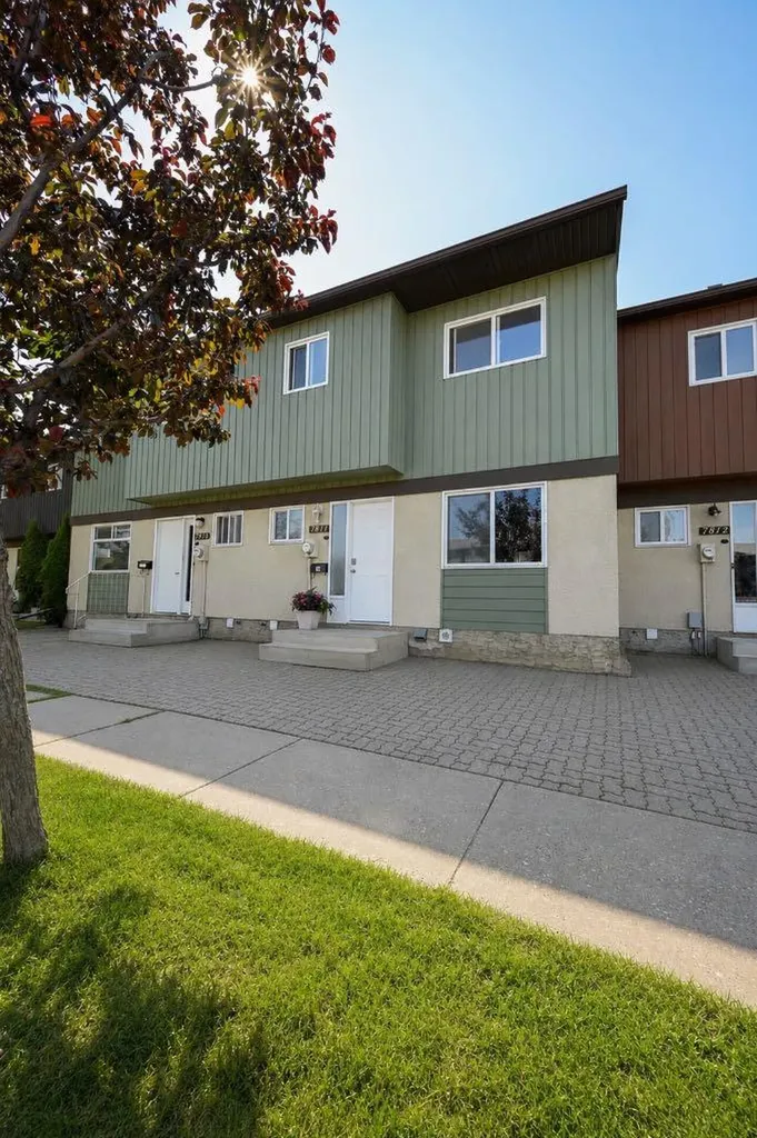 7811 Cedarwood Park Grande Prairie AB T8V 4R8