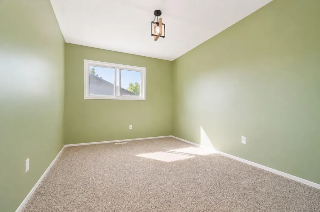 7811 Cedarwood Park Grande Prairie AB T8V 4R8