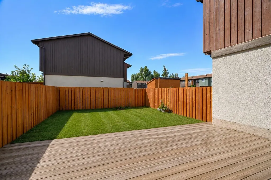 7811 Cedarwood Park Grande Prairie AB T8V 4R8