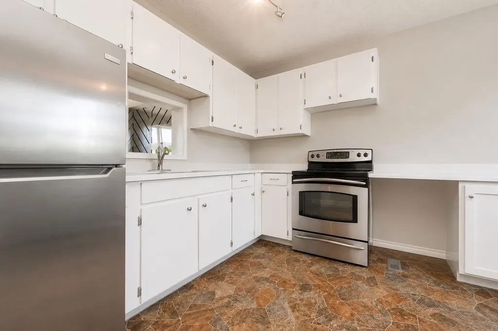 7811 Cedarwood Park Grande Prairie AB T8V 4R8