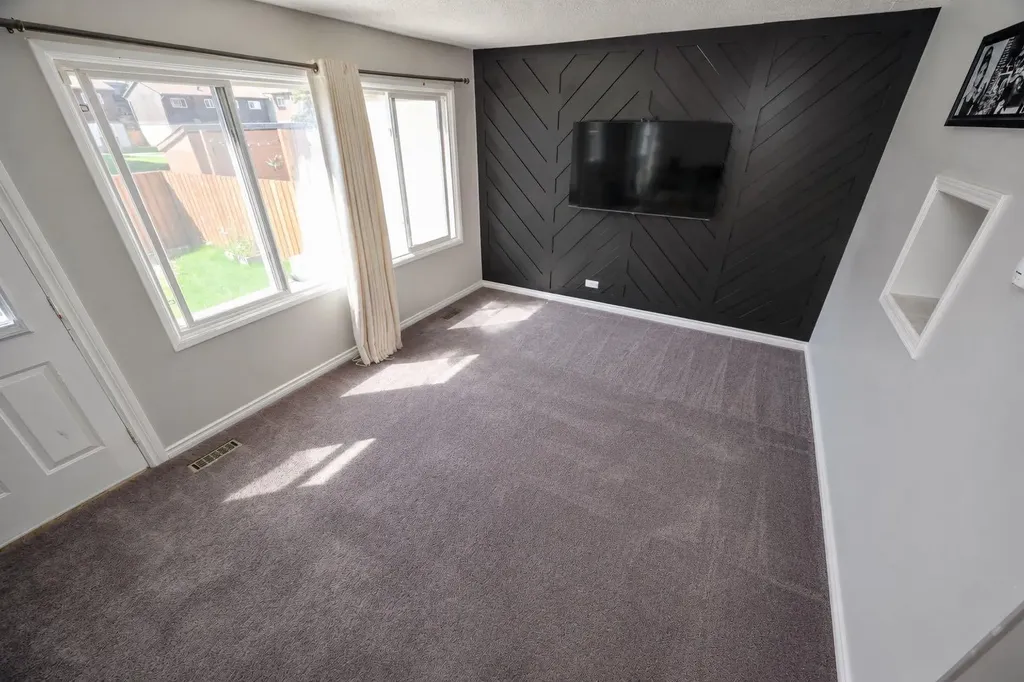 7811 Cedarwood Park Grande Prairie AB T8V 4R8