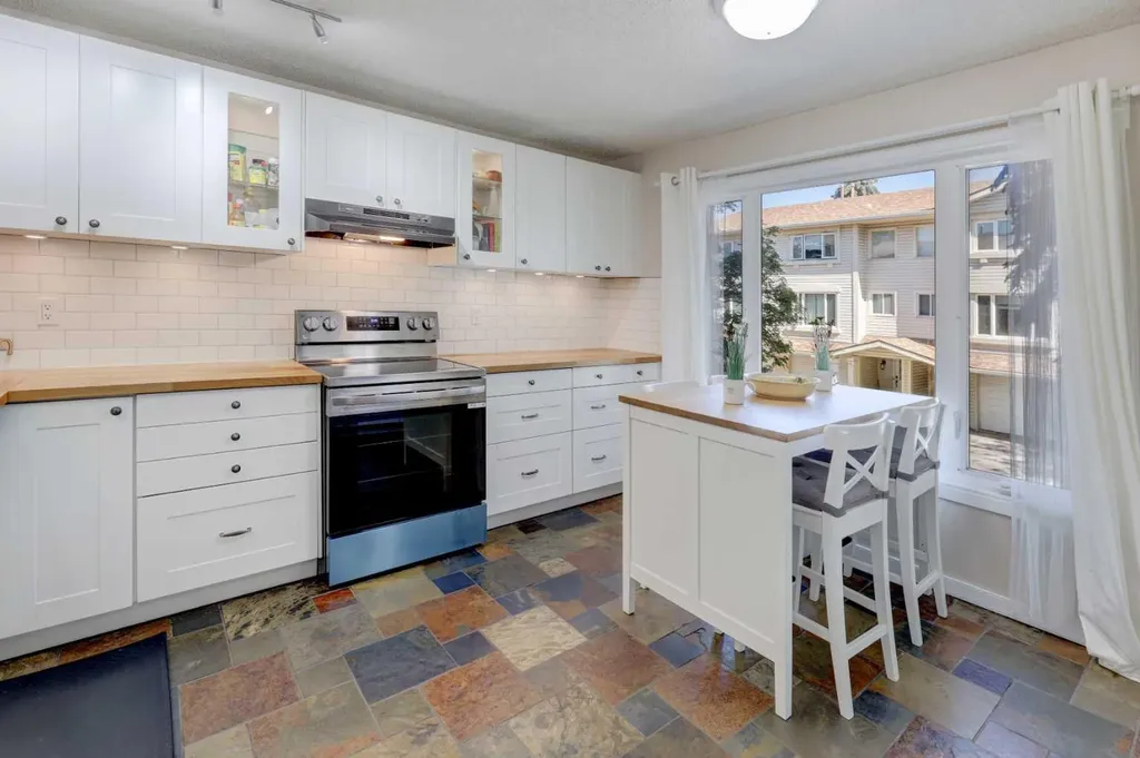 738 Queenston Terrace SE Calgary AB T2J6H6