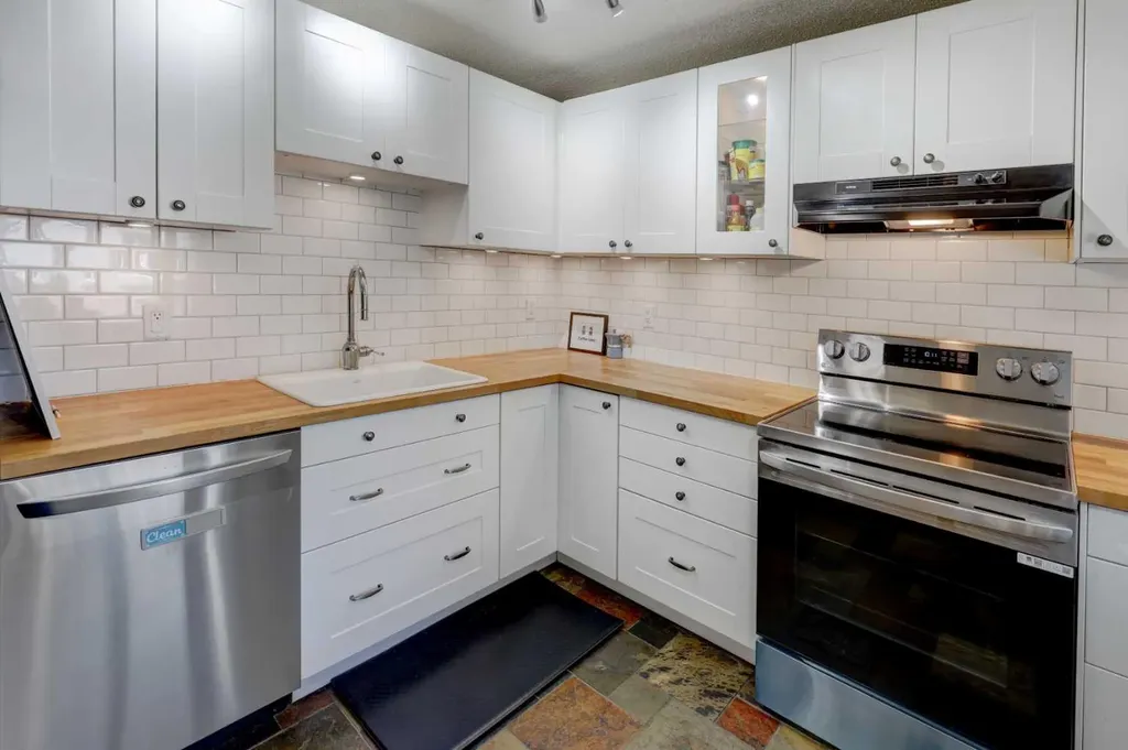 738 Queenston Terrace SE Calgary AB T2J6H6