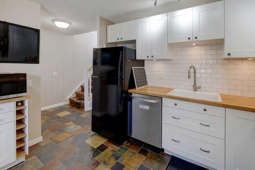 738 Queenston Terrace SE Calgary AB T2J6H6