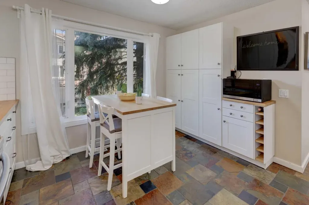 738 Queenston Terrace SE Calgary AB T2J6H6