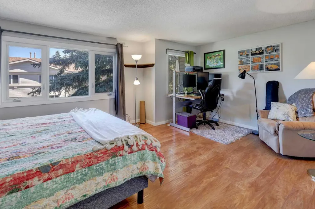 738 Queenston Terrace SE Calgary AB T2J6H6