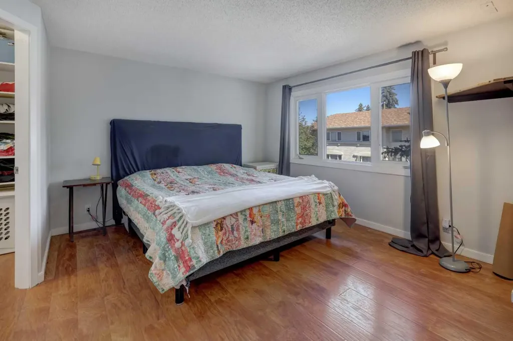 738 Queenston Terrace SE Calgary AB T2J6H6