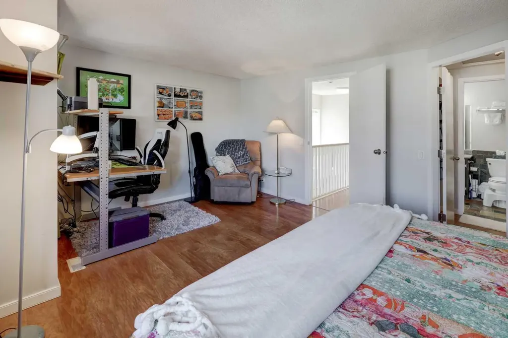 738 Queenston Terrace SE Calgary AB T2J6H6