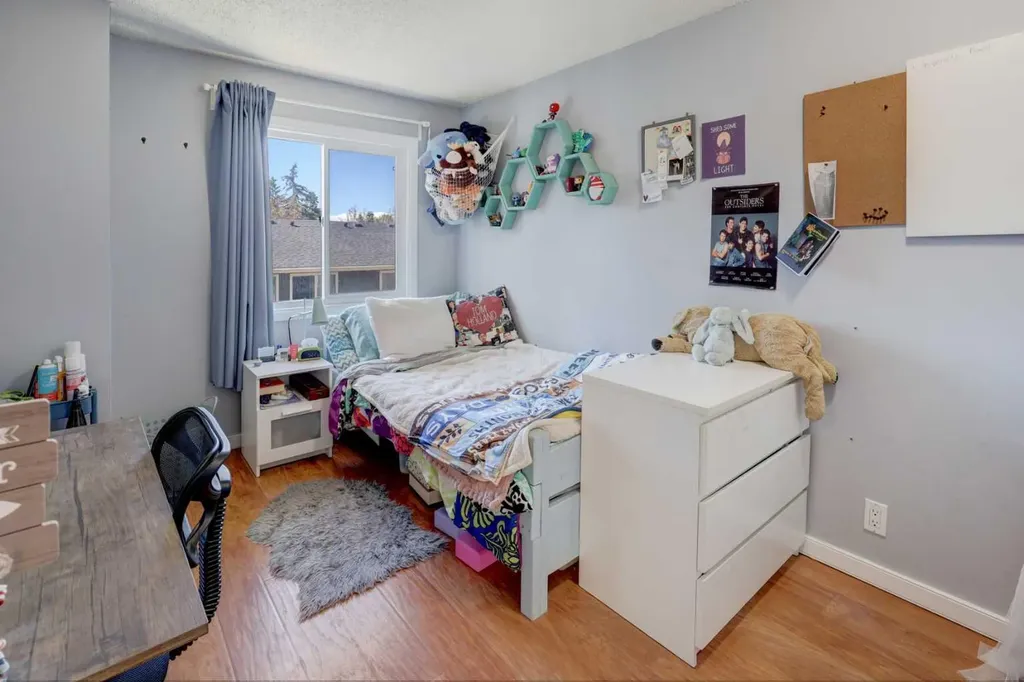 738 Queenston Terrace SE Calgary AB T2J6H6