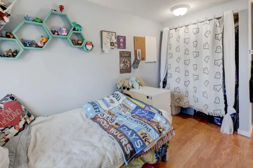 738 Queenston Terrace SE Calgary AB T2J6H6