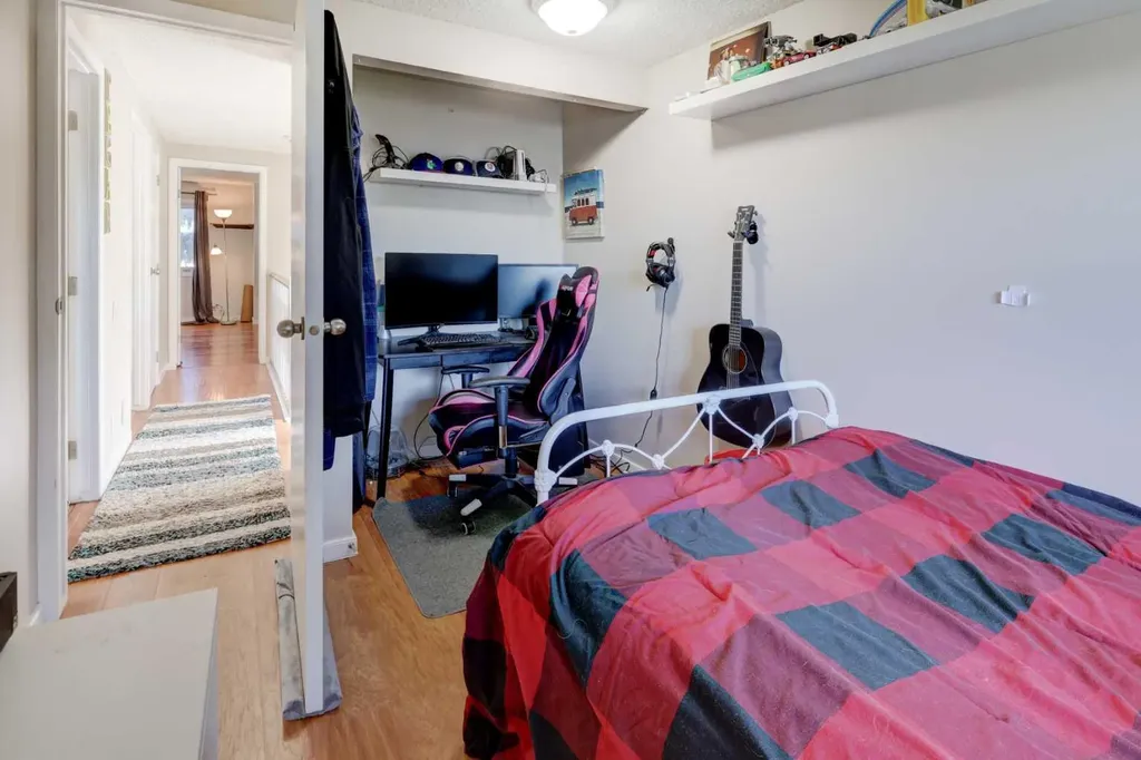 738 Queenston Terrace SE Calgary AB T2J6H6
