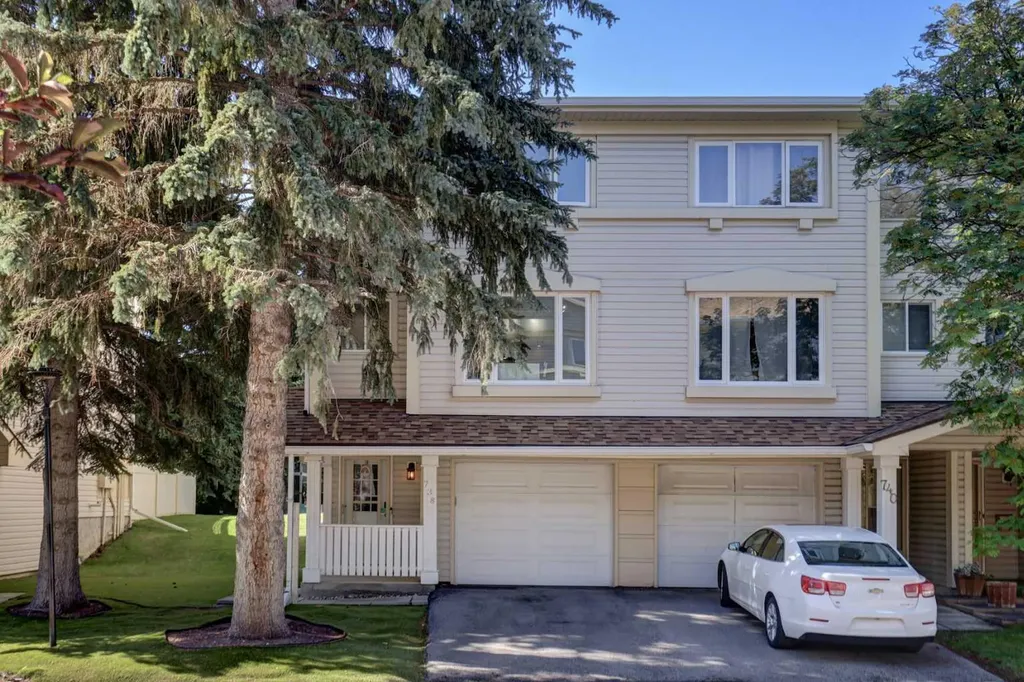 738 Queenston Terrace SE Calgary AB T2J6H6