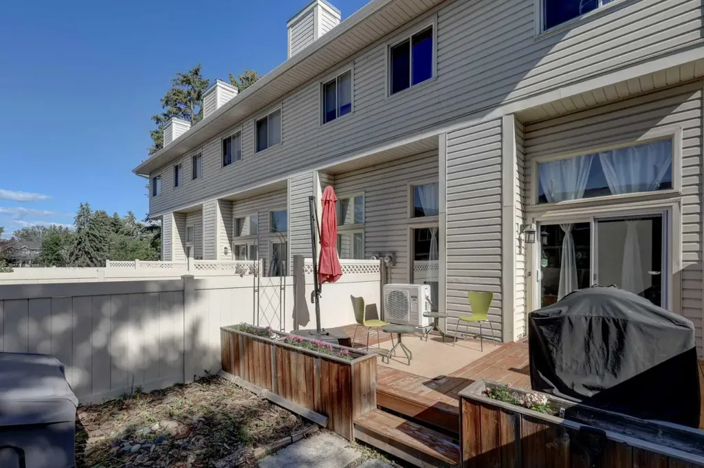 738 Queenston Terrace SE Calgary AB T2J6H6