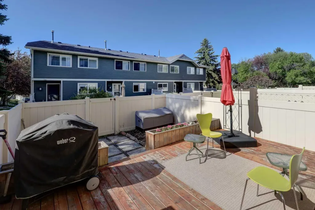 738 Queenston Terrace SE Calgary AB T2J6H6