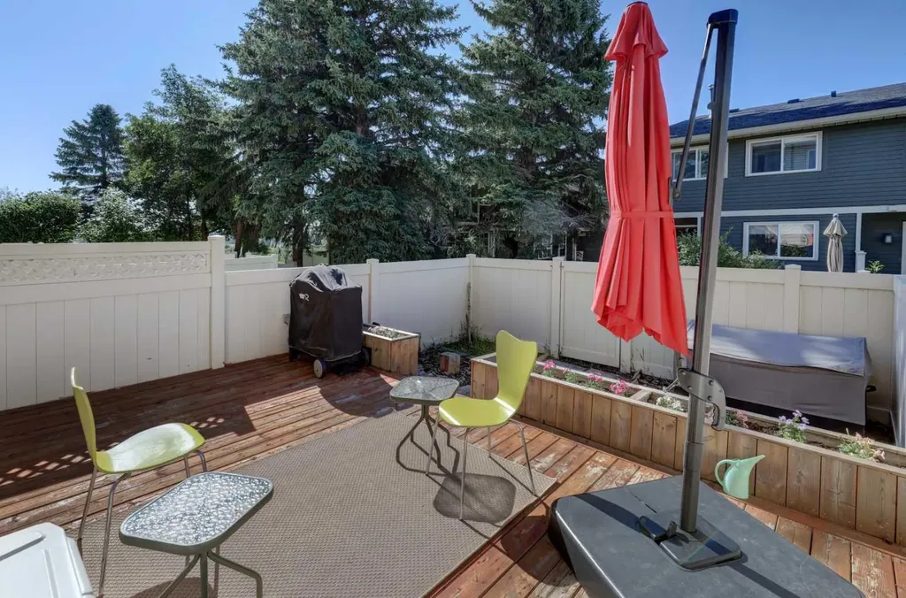 738 Queenston Terrace SE Calgary AB T2J6H6