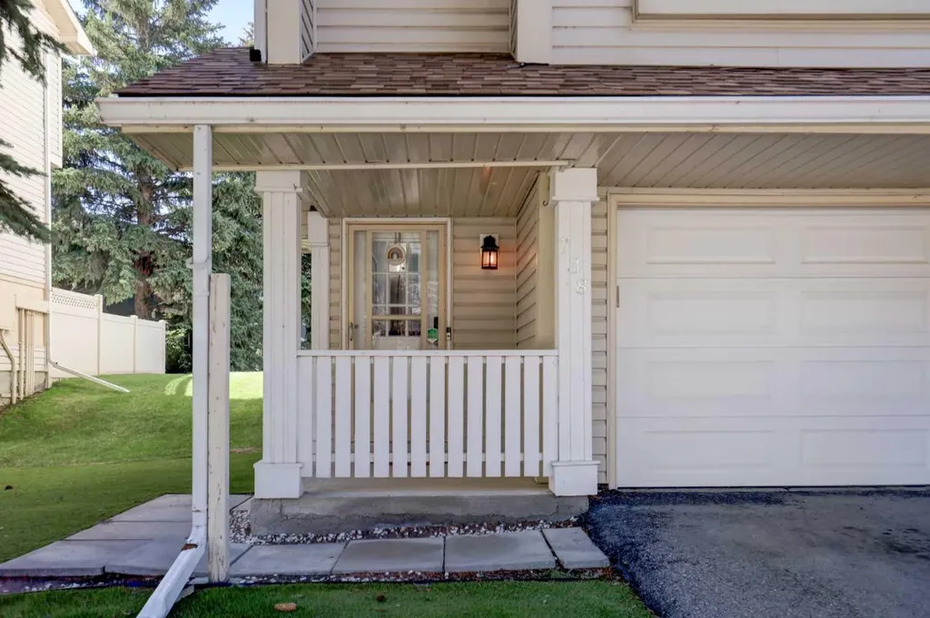 738 Queenston Terrace SE Calgary AB T2J6H6