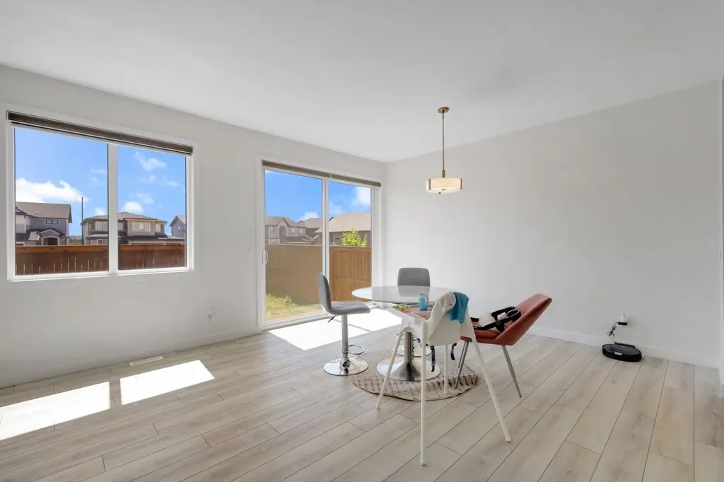 423 Legacy Circle SE Calgary AB T2X 3Z1