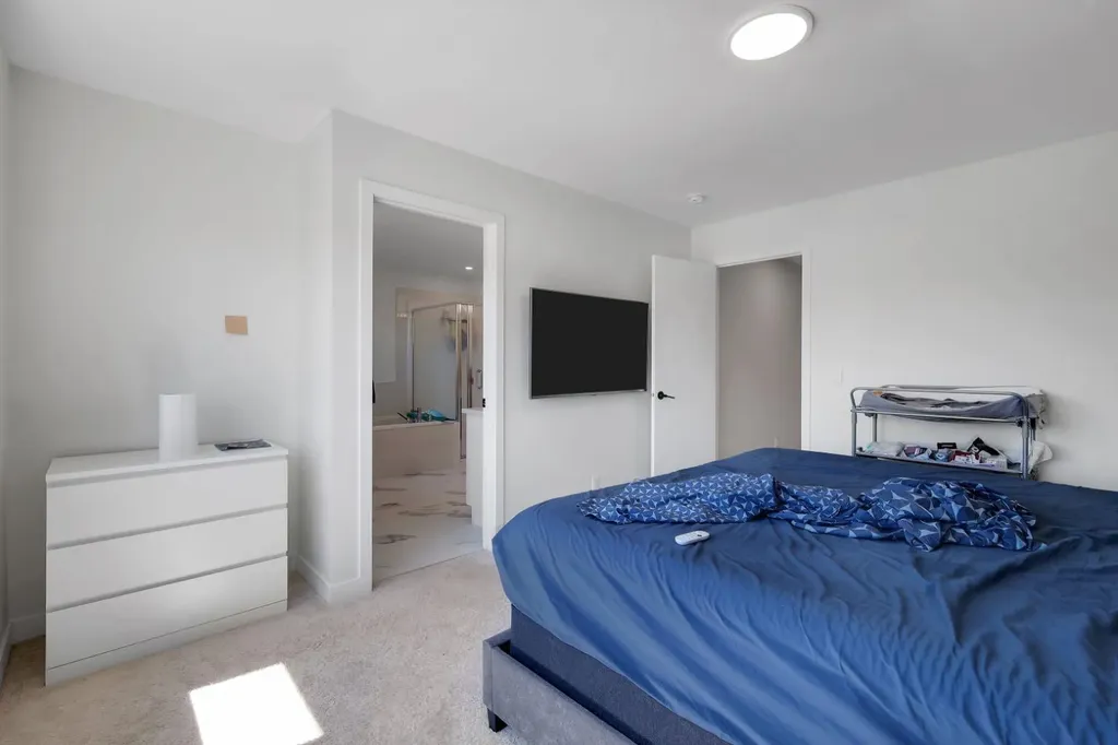 423 Legacy Circle SE Calgary AB T2X 3Z1
