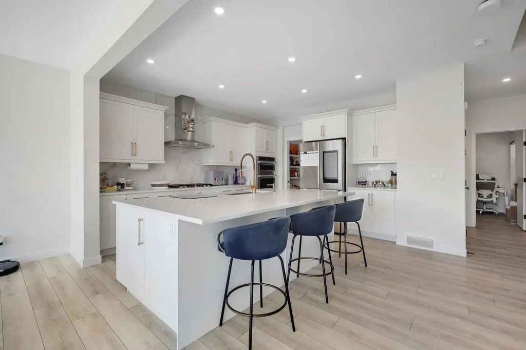 423 Legacy Circle SE Calgary AB T2X 3Z1