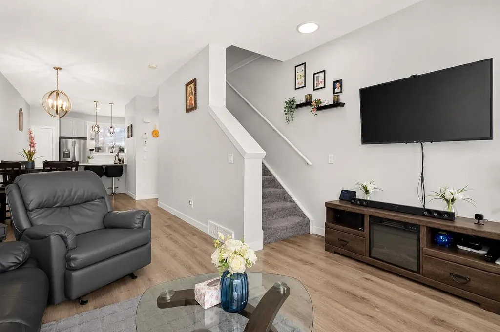20 Evanscrest Park NW Calgary AB T2P 1R3