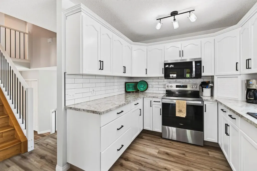 171 Douglas Avenue Red Deer AB T4R 2G5