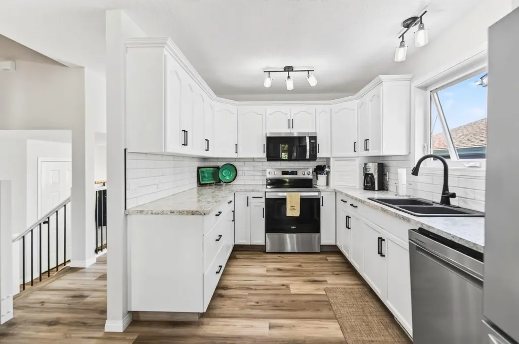 171 Douglas Avenue Red Deer AB T4R 2G5