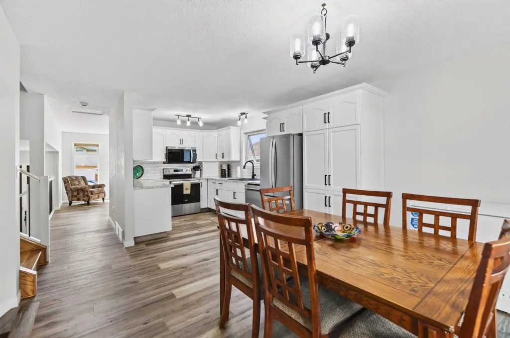 171 Douglas Avenue Red Deer AB T4R 2G5